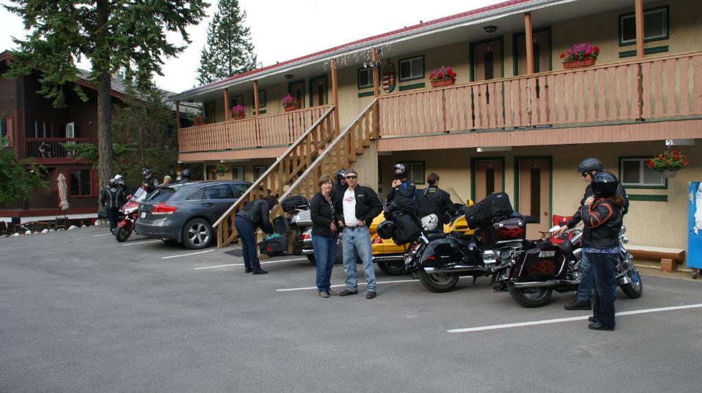 Motel Bo Radium Hot Springs Exterior photo